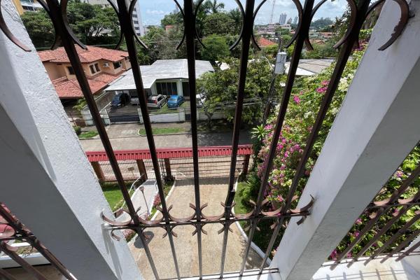 Venta de casa dos pisos con elevador en la loma (hato pintado)