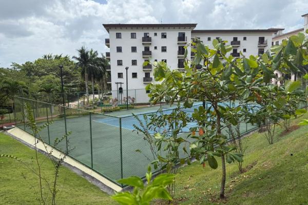 Venta de apartamento en embassy village albrook