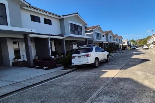 House for sale in paseo del norte