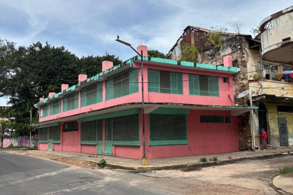 Building for restoration with potential of 2,000m2
