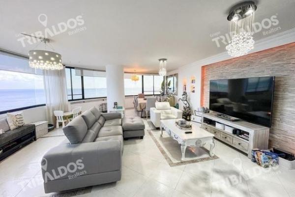 Remodeled apartment for sale in coco del mar