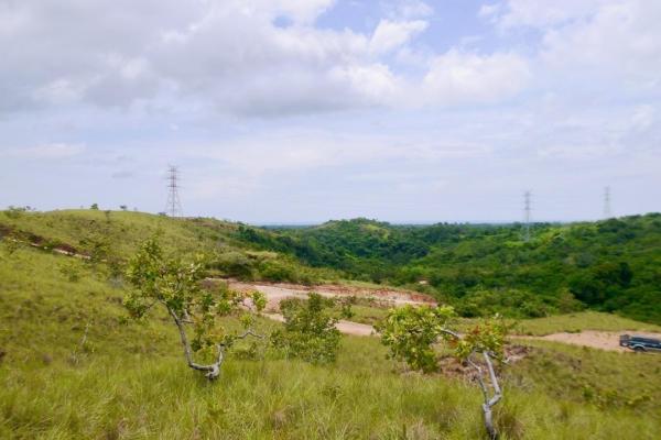 7.5 hectares land, ocean and mountains views