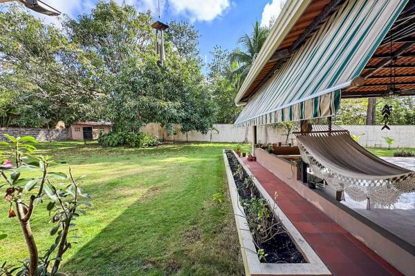 Casa con piscina en lote de 2.239 m²