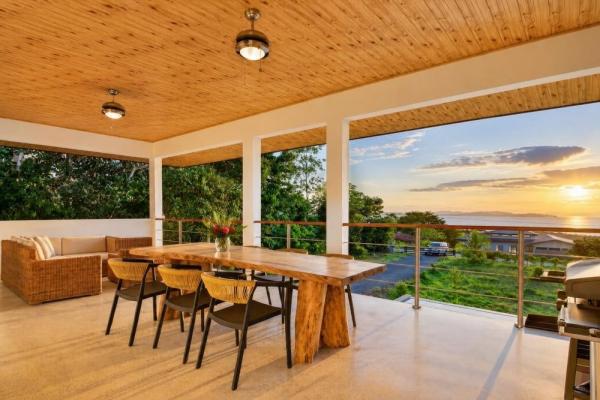 Turnkey ocean-view luxury villa in sea view hills