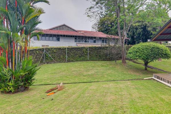 Duplex for sale in diablo: family friendly lot