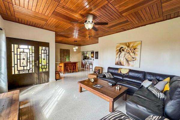Home with pool on a 2,239 m² lot