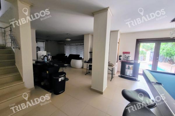 Venta de amplia casa en camino de cruces