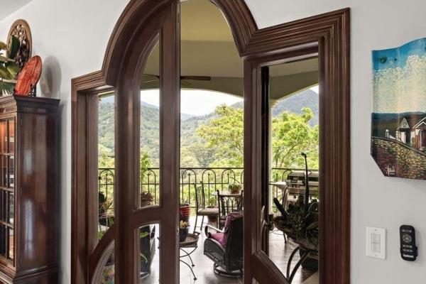 Sophisticated mountain house in boquete the spring