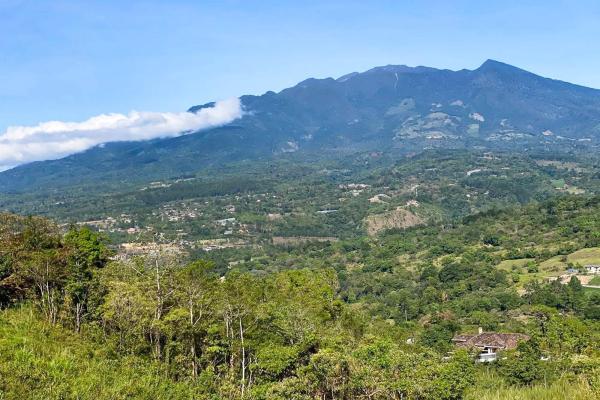 Lote con vista a la montaña en venta en jaramillo, boquete