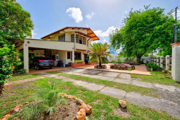 Beachside villa in playa malibu
