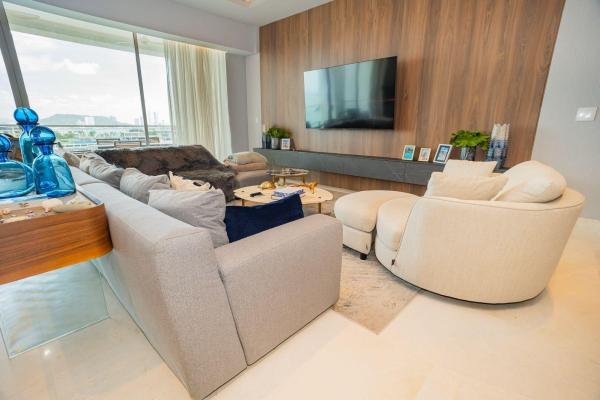 Se vende exclusivo apartamento de 3 habitaciones frente a la isla.