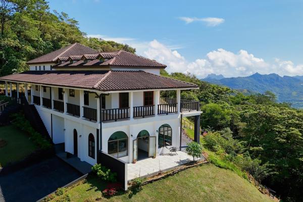 Se vende impresionante casa con vistas al mar en altos del maría