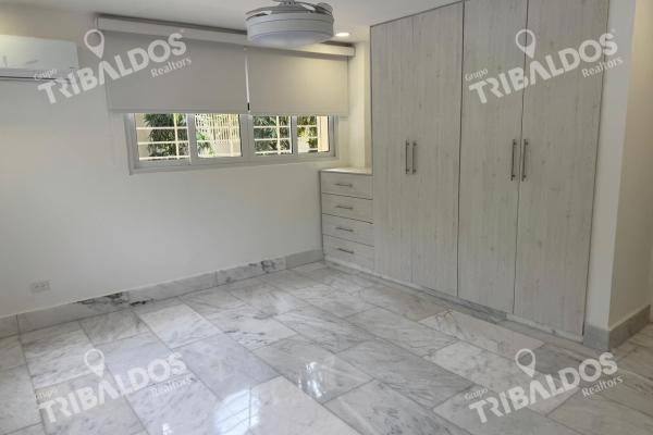 Venta o alquiler de espectacular casa en altos del golf con piscina