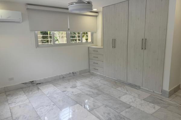 Venta o alquiler de espectacular casa en altos del golf con piscina