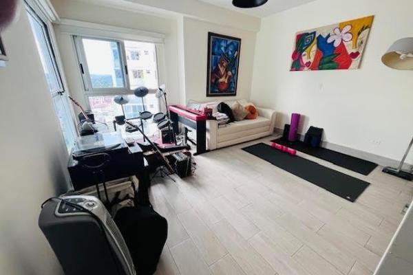 Se vende bonito apartamento frente a la bahia.