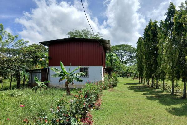 Finca bien concebida en una zona tranquila