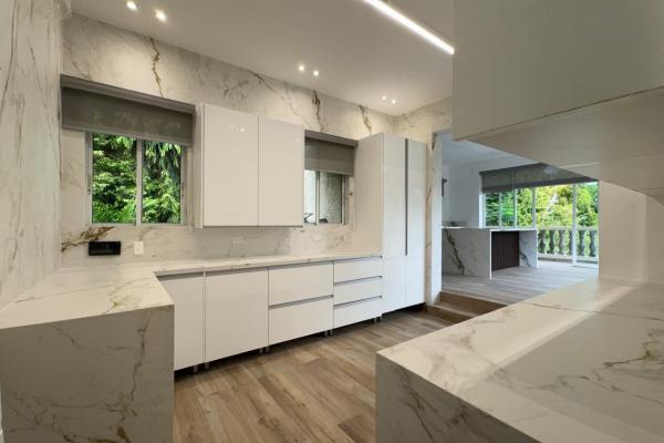 Venta o alquiler de espectacular casa en altos del golf con piscina