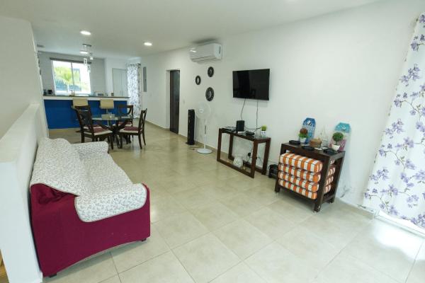 Furnished 2-level apartment near the beach