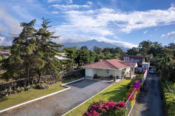 Charming alto boquete home minutes from town