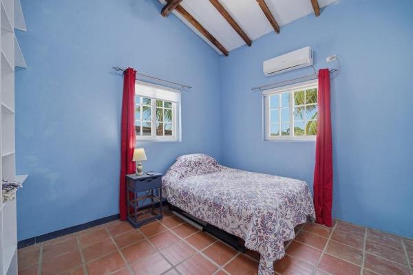Pedasí home near town and beach