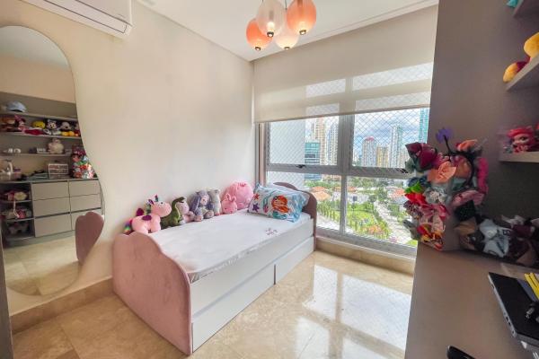 Sale of remodeled apartment in p.h q tower, punta pacifica
