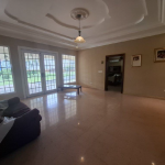 Venta de casa tipo chalet con terreno en la chorrera