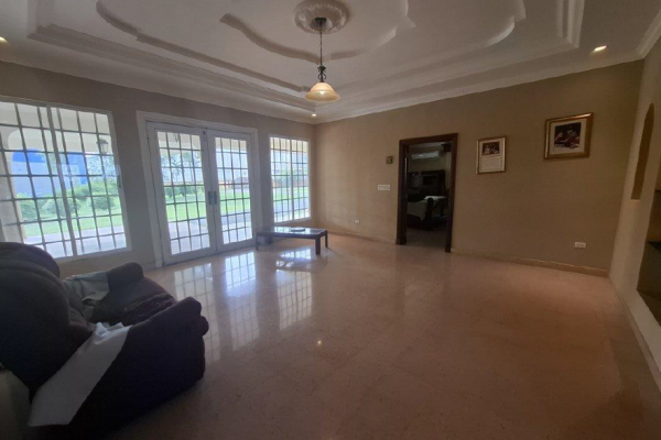 Venta de casa tipo chalet con terreno en la chorrera