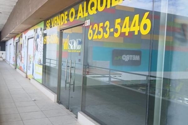 Commercial premises in plaza on d' go