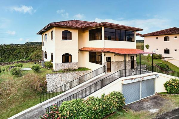 Exclusivo condominio en planta baja con vista al cañón en los molinos