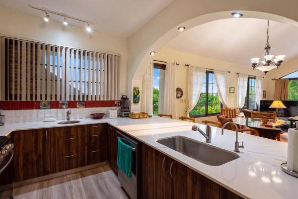 Two villas with 6 bedrooms and mountain views
