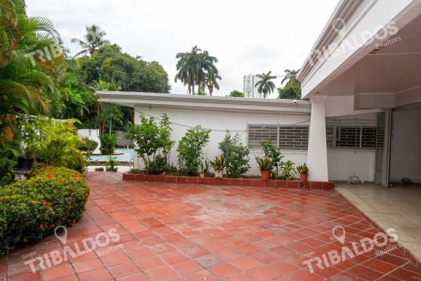 Venta de casa con amplio terreno en altos del golf, parque lefevre