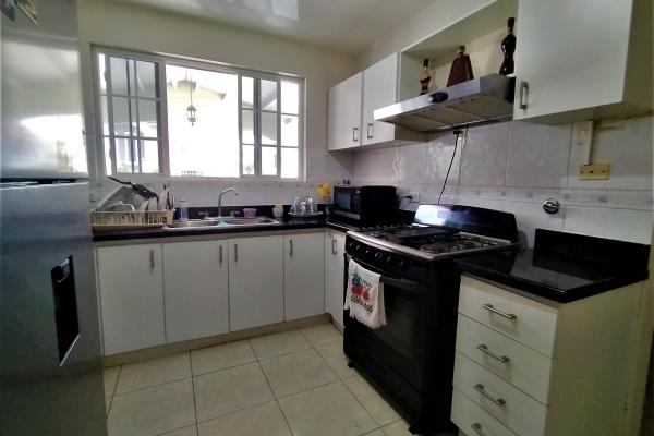 Venta de casa adosada en villa de las azores en villa lucre