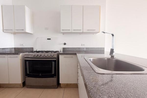 Piso alto en av balboa - waters 68d - 122 m2