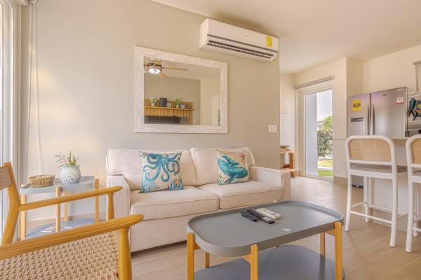 Furnished 2-bedroom beach home in playa caracol