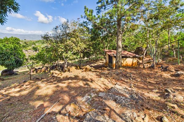 Casa con vistas a la montaña y al océano en venta en sora