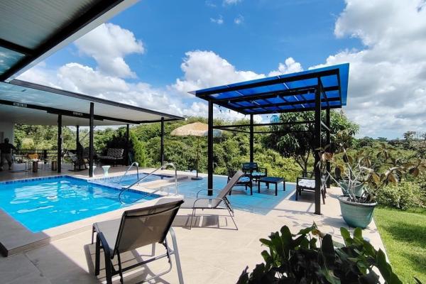 Casa con piscina, jacuzzi y espectaculares vistas a la montaña en el higo
