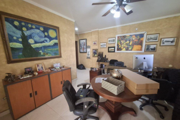 Venta de casa dos niveles con terreno en la chorrera