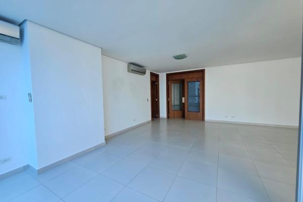 Se vende apartamento marbella 47, reposeído