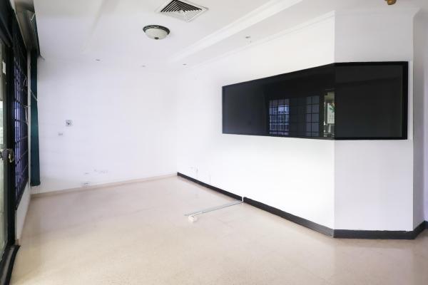 Commercial premises for sale in tumba muerto
