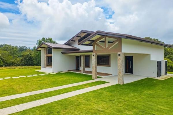 Casa contemporánea con vistas a la montaña en palmira