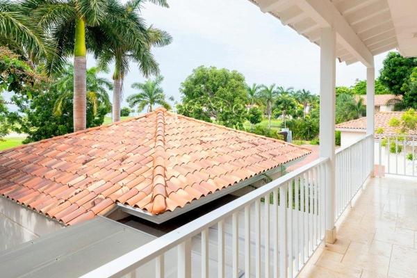 Casa frente a la playa en buenaventura, panamá