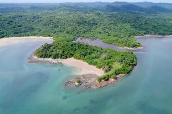 Land in isla del rey, playa mateo
