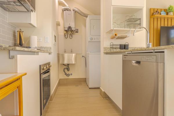 Furnished 2-bedroom beach home in playa caracol