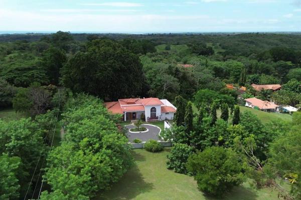 4 bedroom house with private pool and jacuzzi