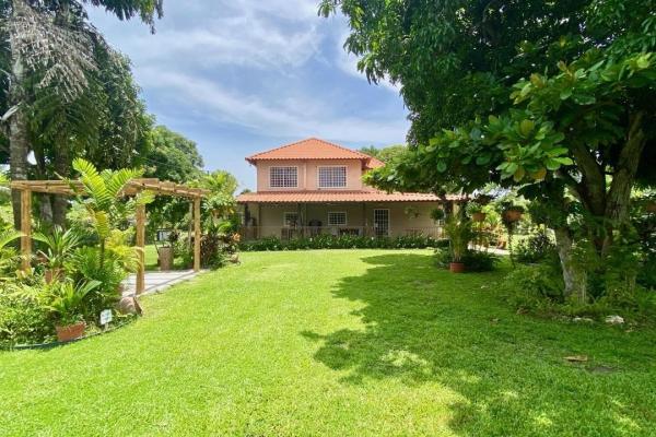 Familial country house with pool