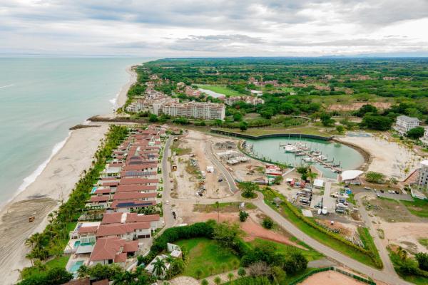 Lot facing the golf course in buenaventura