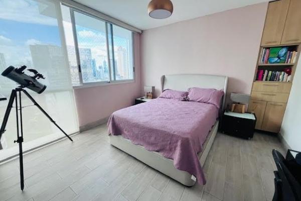 Se vende bonito apartamento frente a la bahia.