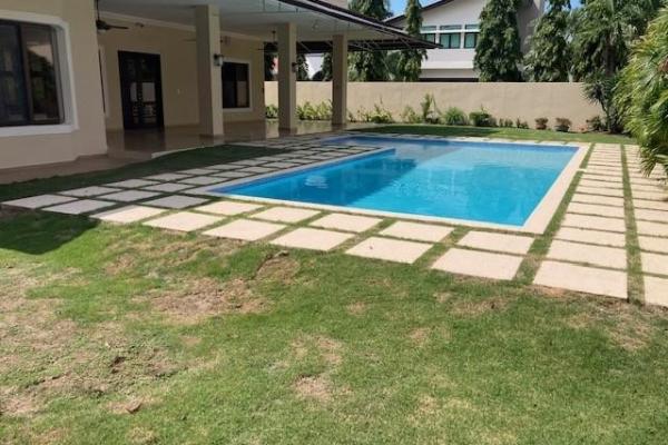 4 bedroom house toscana del este with solar panels