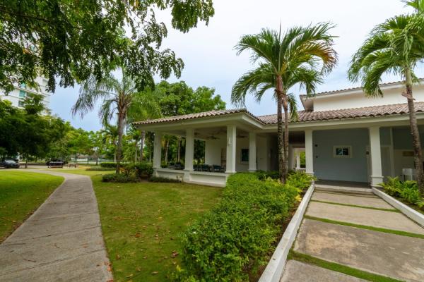 Apartamento con vista al mar en ph cocolí