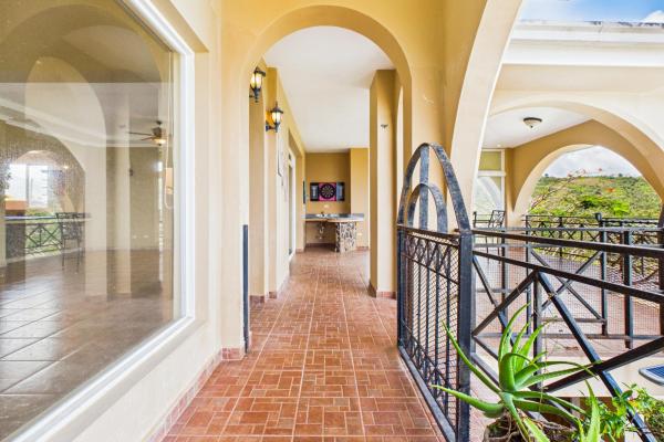 Casa con vistas a la montaña y al océano en venta en sora